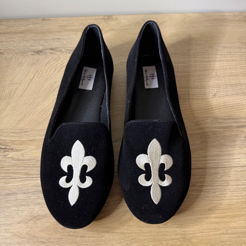Hot in Hollywood Black Loafers Fleur De Lis Embroidery Smoking Flats Preppy 7.5W